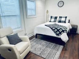 Cozy 1BR in Multi-unit building
