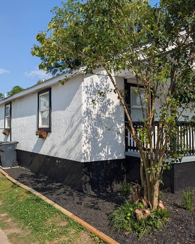 Close to downtown and the Swamp Rabbit Trail.