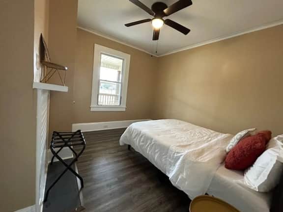 3BR 2B with Fenced Back Yard