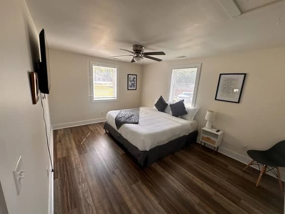 Stylish King 1BR Near Swamp Rabbit Trail